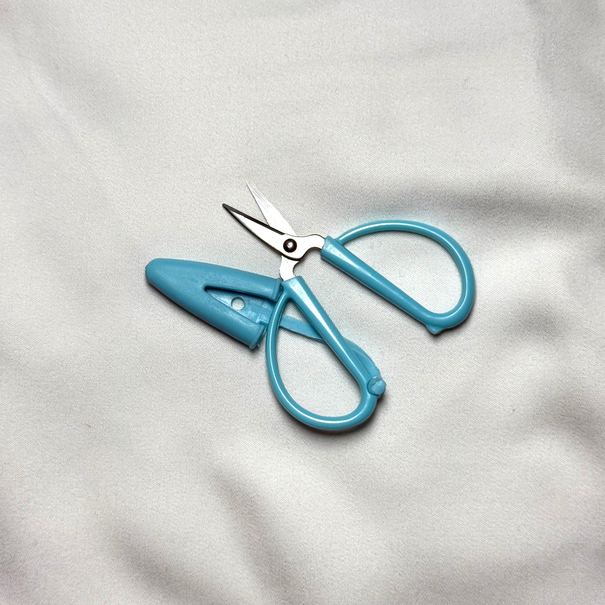 The Mini Travel Scissors